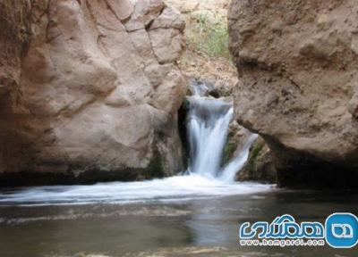 آبشار نوقاهان یکی از جاذبه های طبیعی قم است