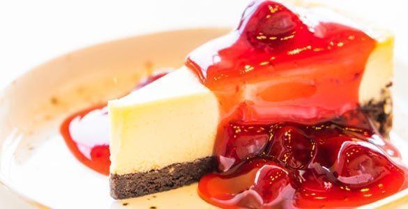 طرز تهیه چیزکیک توت فرنگی؛ دستور چیزکیک میوه ای!